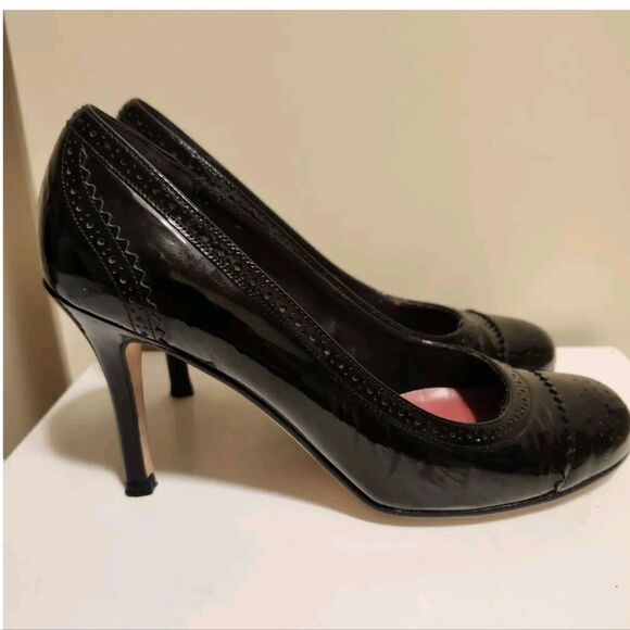 KATE SPADE Kelley Black Patent Leather "Wingtip" Pattern Pumps Sz.6.5 Ret. $328 - Picture 2 of 8